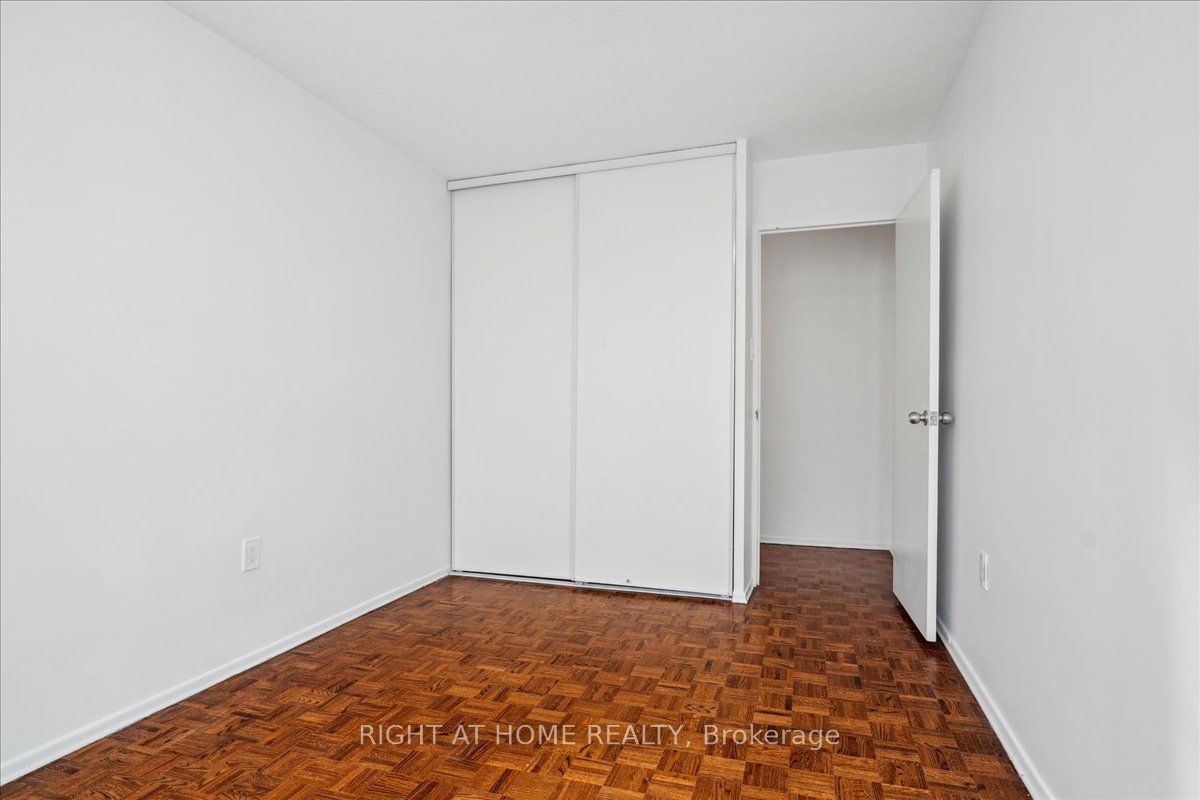15 La Rose Ave 115