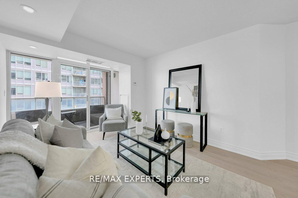 65 E Liberty St 818