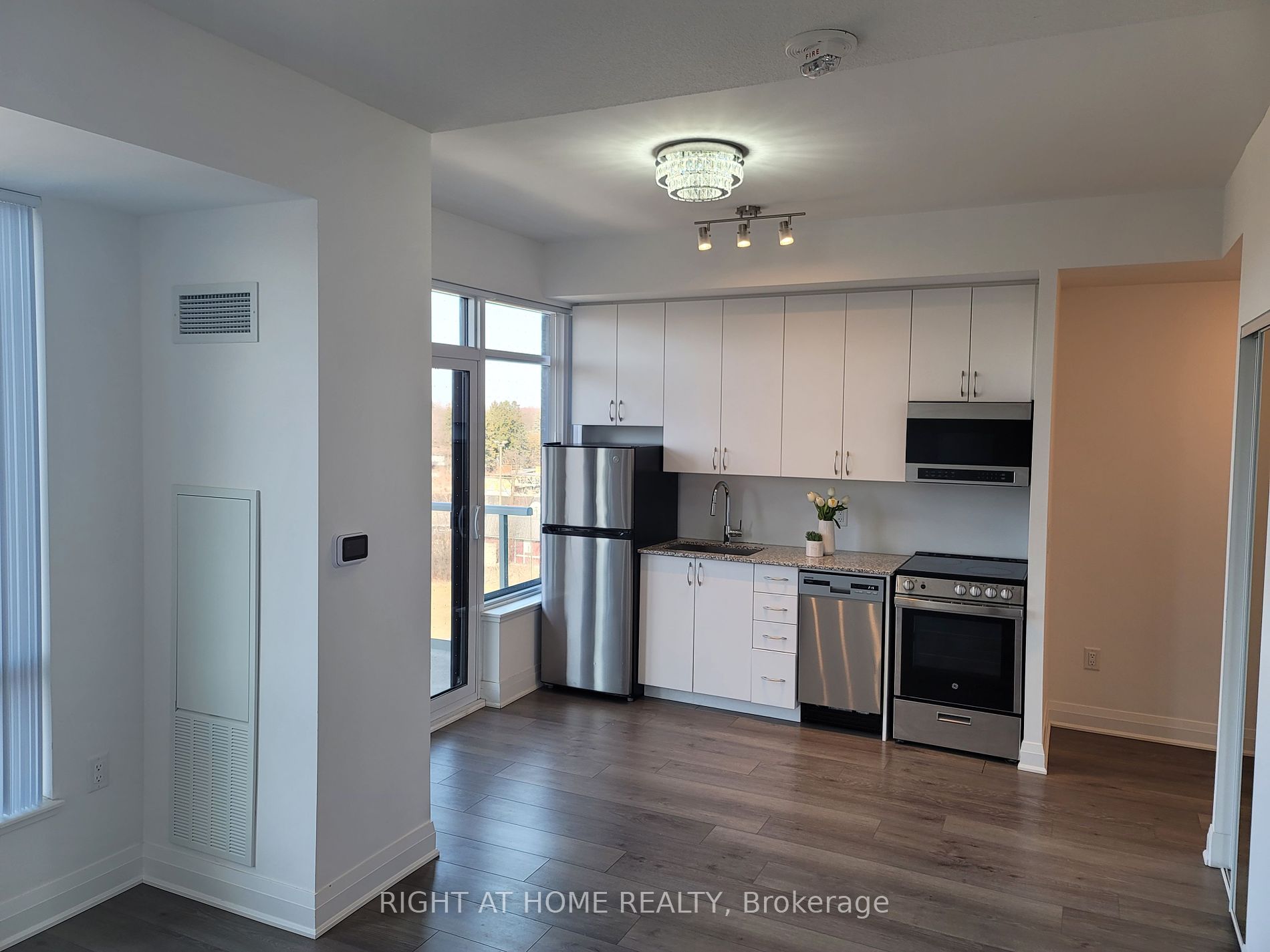 3220 E Sheppart Ave 320