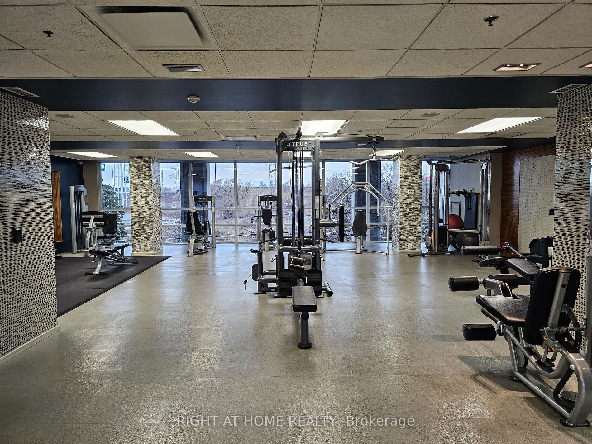 16 E Brookers Lane 1404