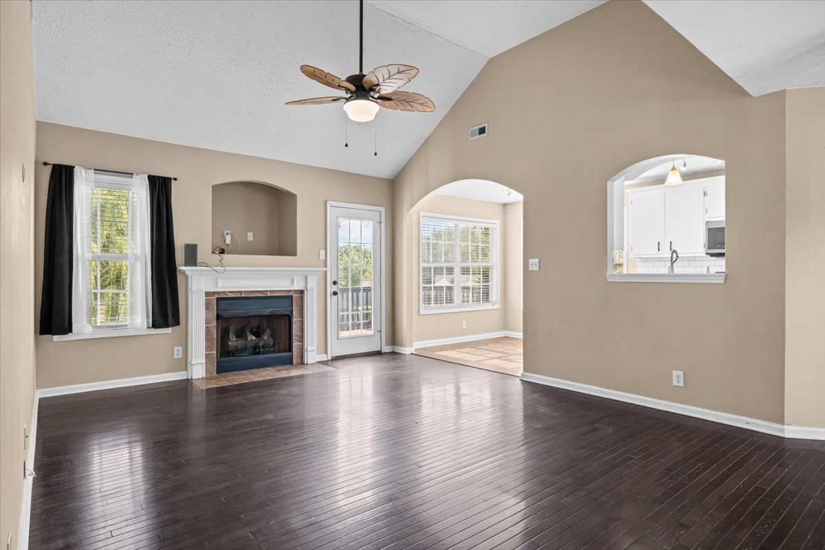 1613 Broad Cir