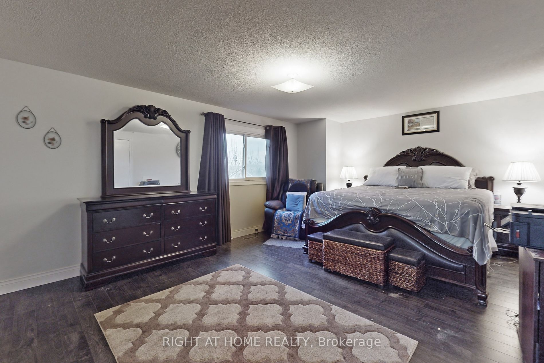 22 W Carr Dr