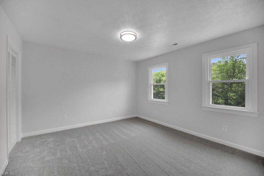 105 Londonderry Lane