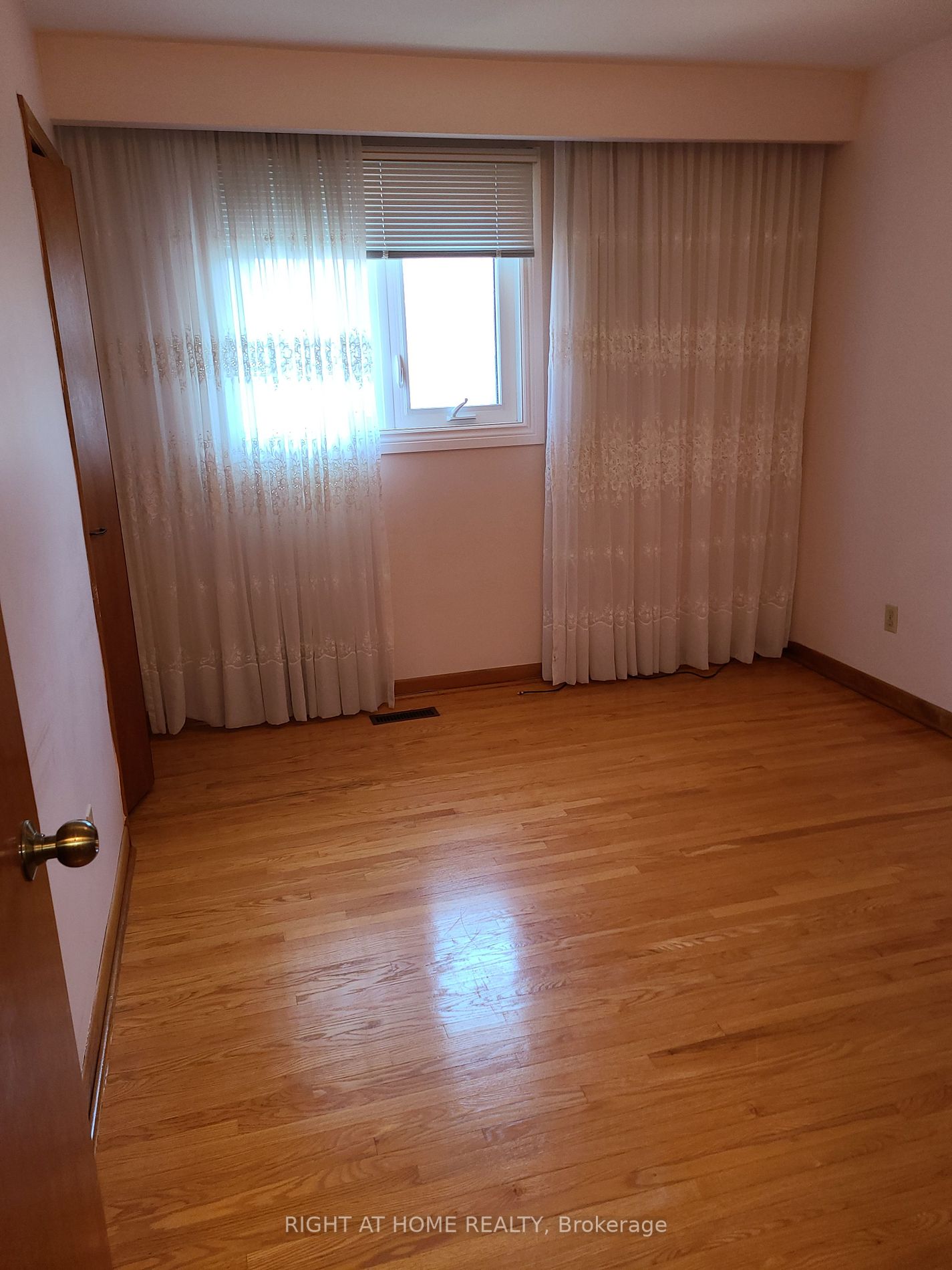 33 Minnacote Ave Main