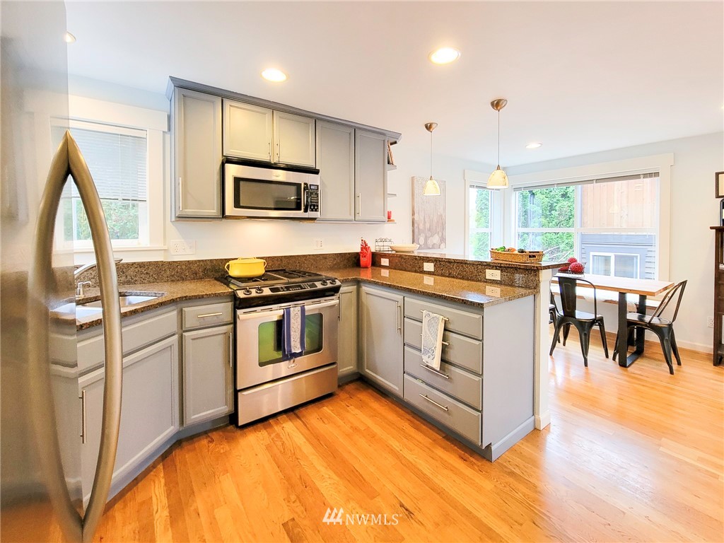 1209 Aurora Avenue N