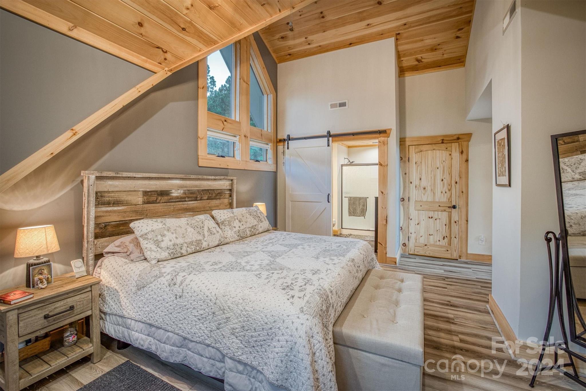 210 Grandview Loop