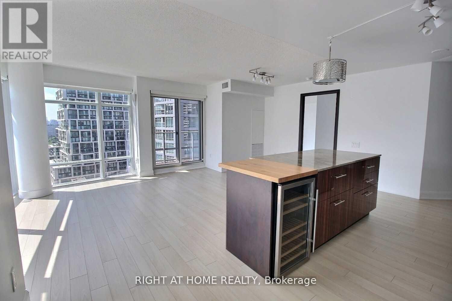 2191 Yonge St 1802