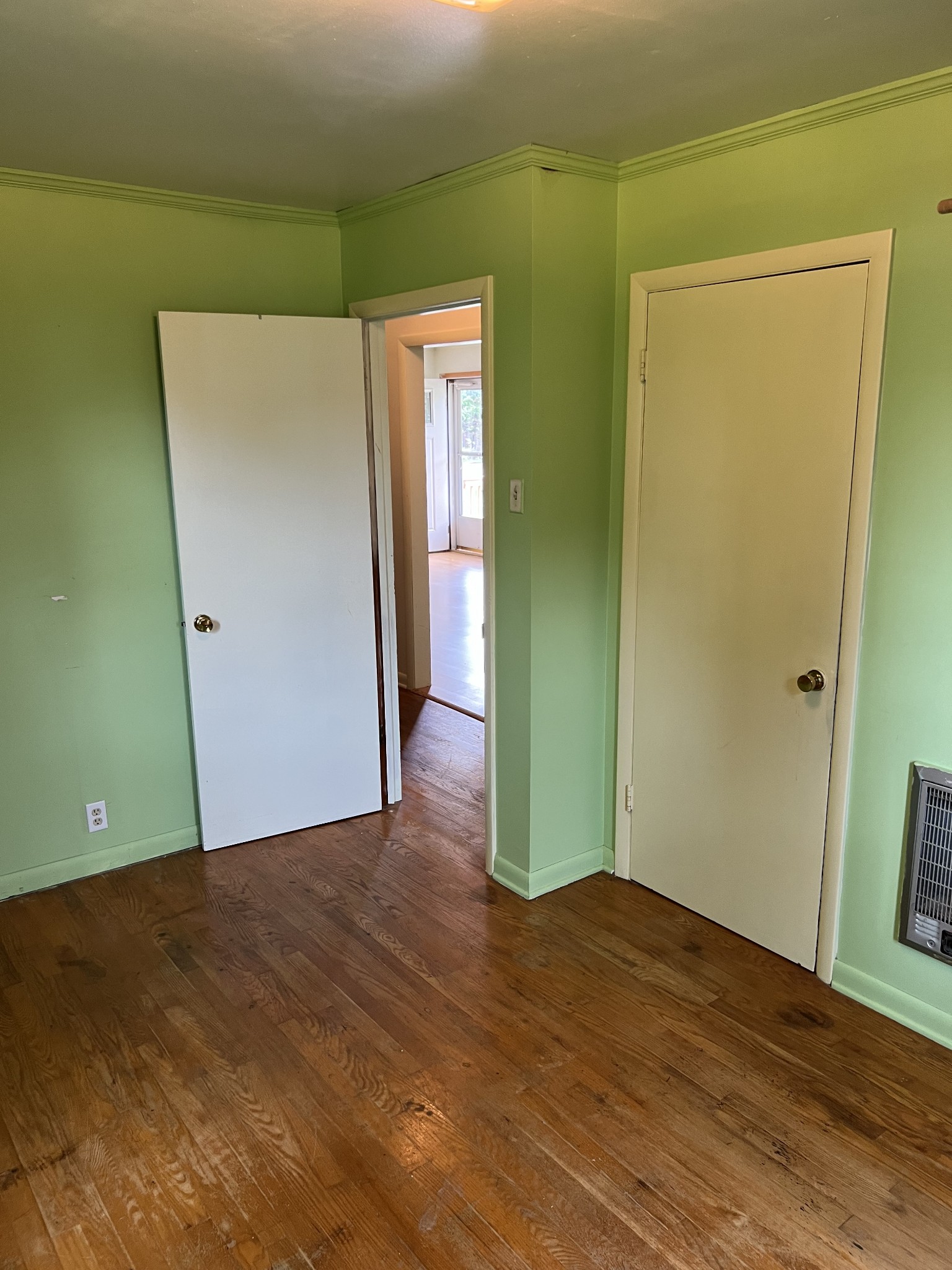 350 Lagoon Dr