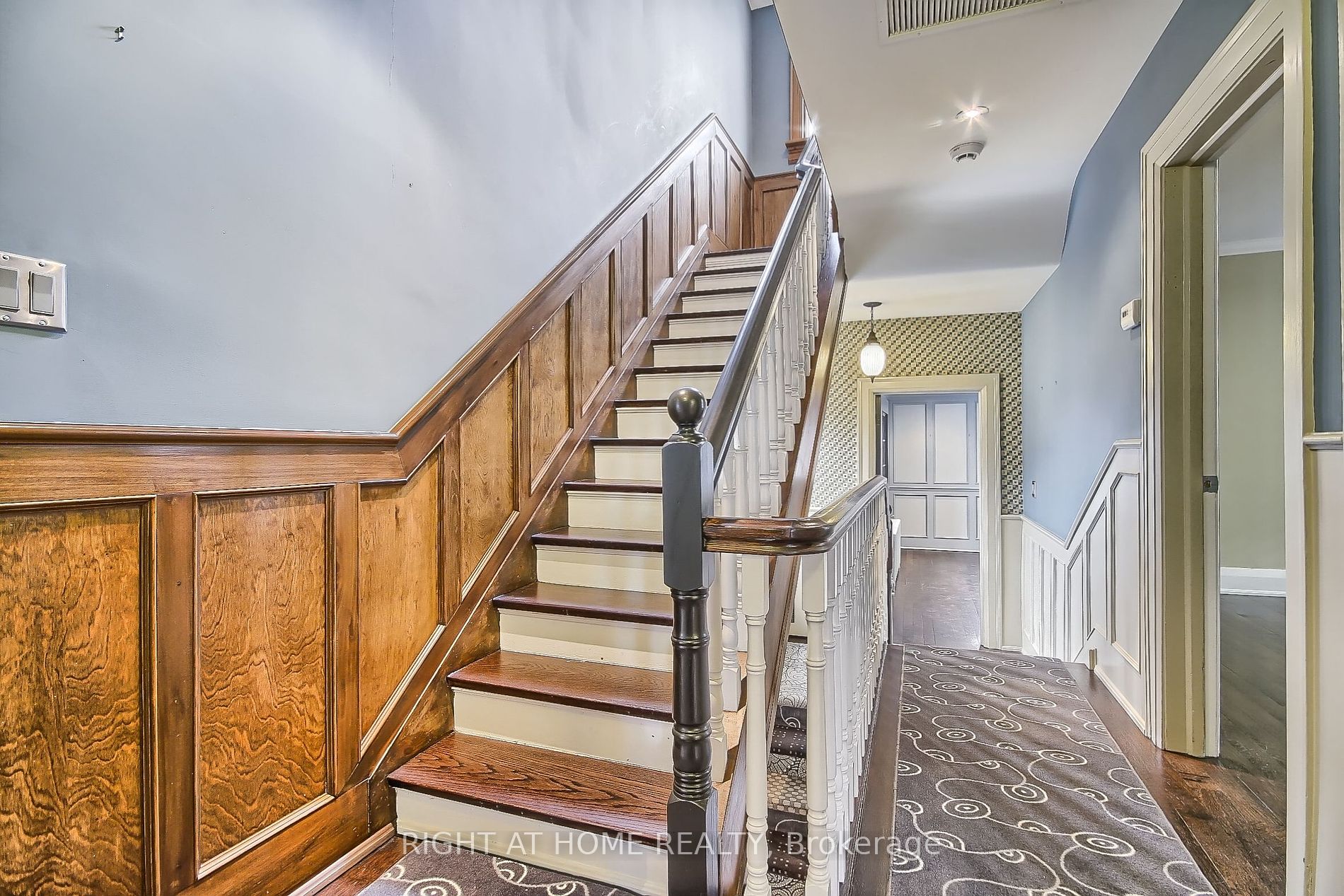 17 Silverwood Ave