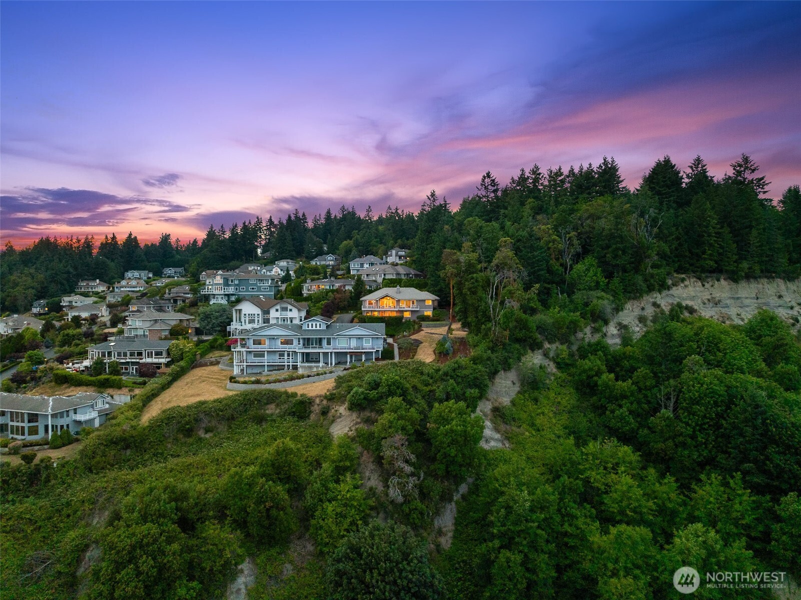 7 33rd Avenue NW