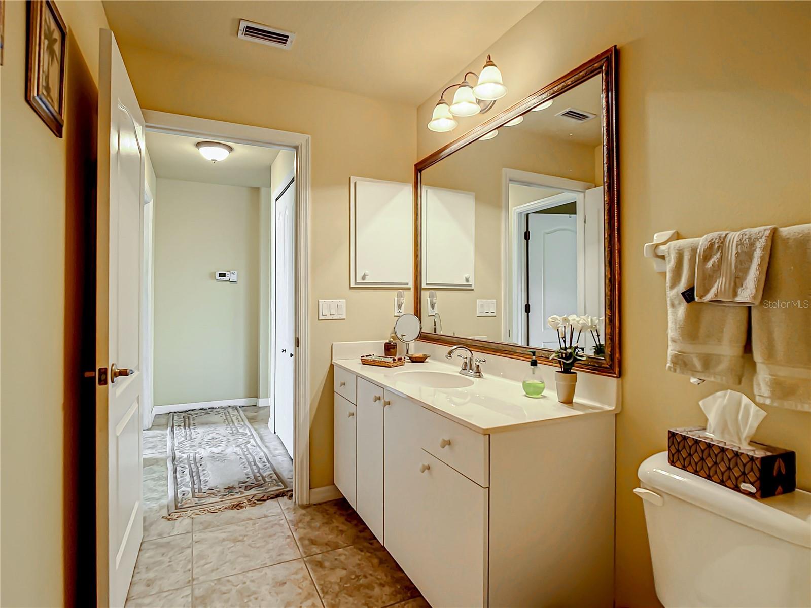 938 Boundary Boulevard