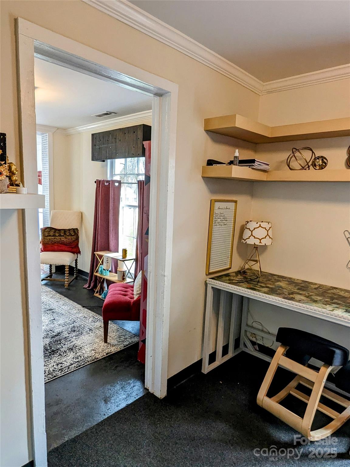 907 N Charlotte Avenue