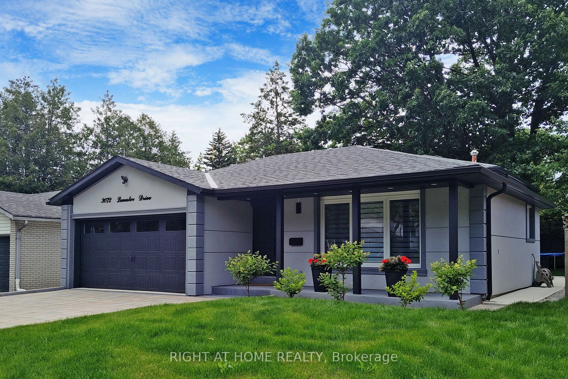 3072 Lenester Dr