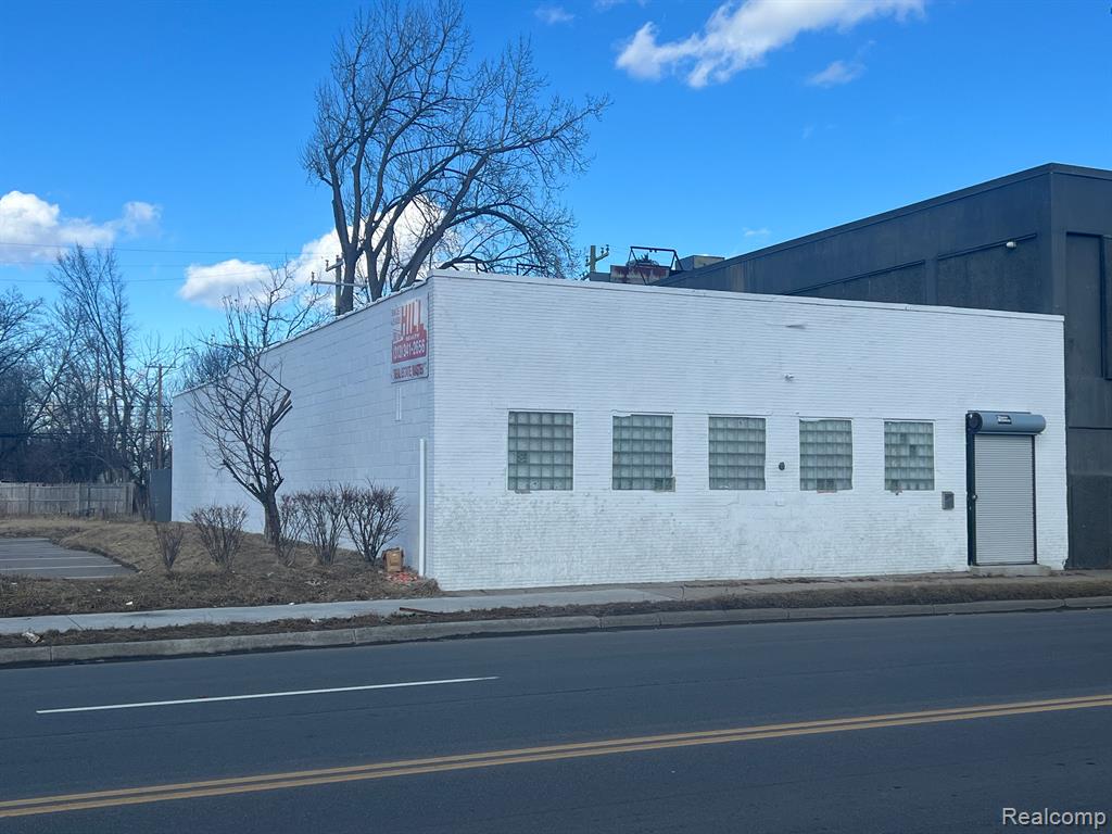 521 E 7 Mile Road
