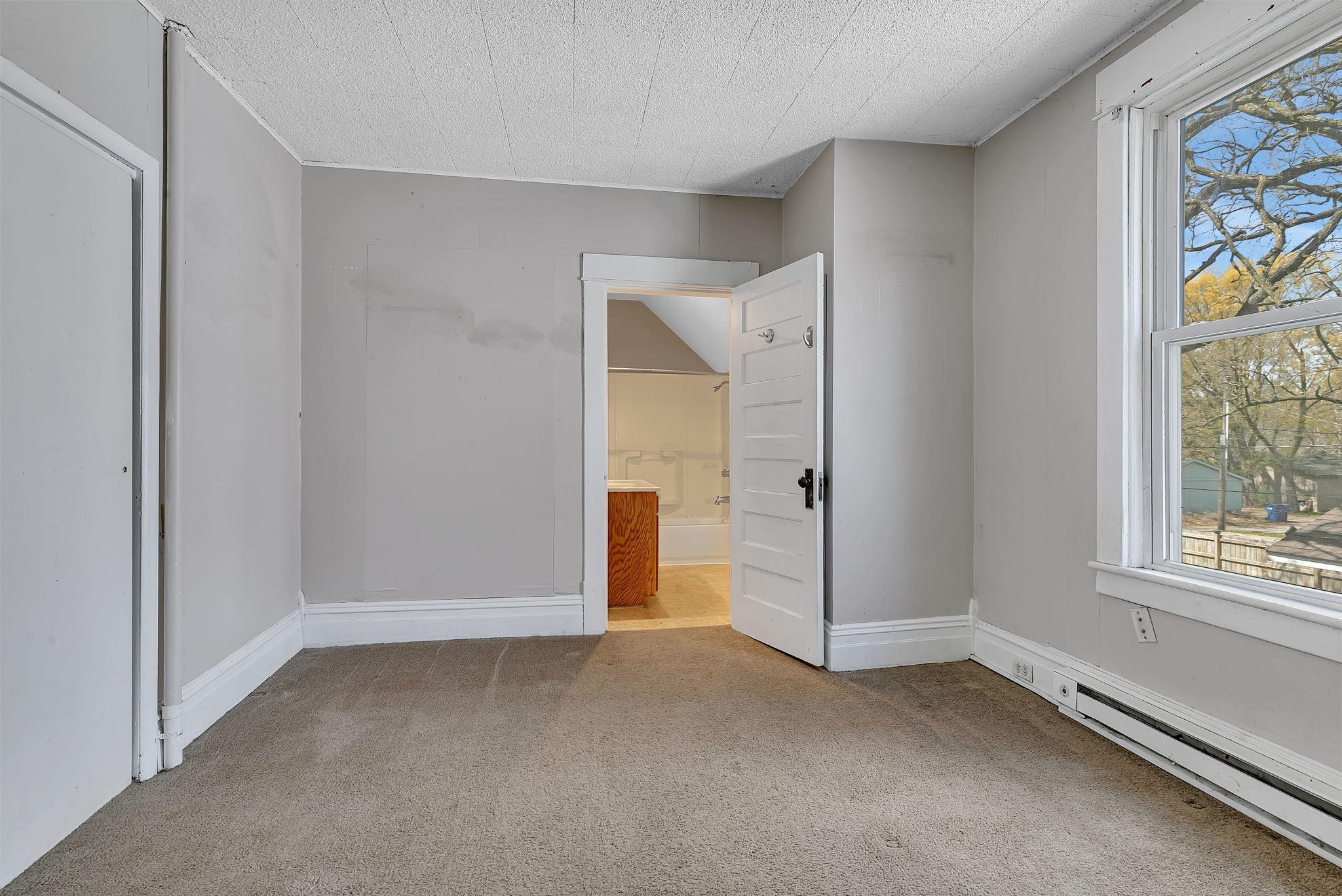 215 3rd Avenue NE