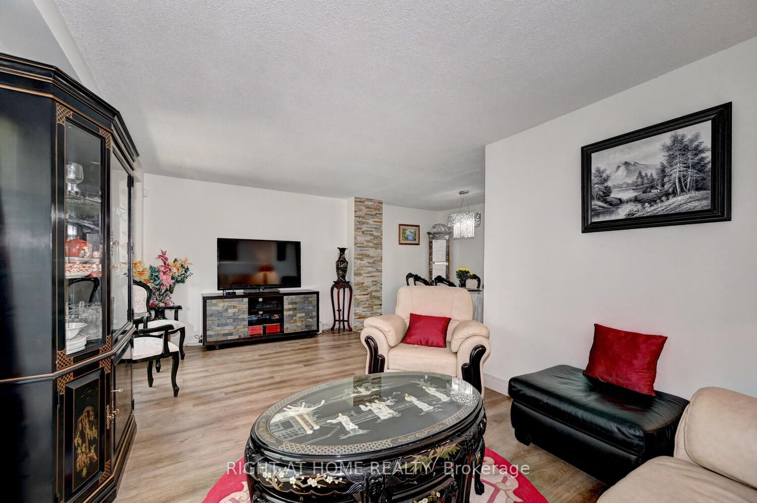 32 Mowat Blvd 60