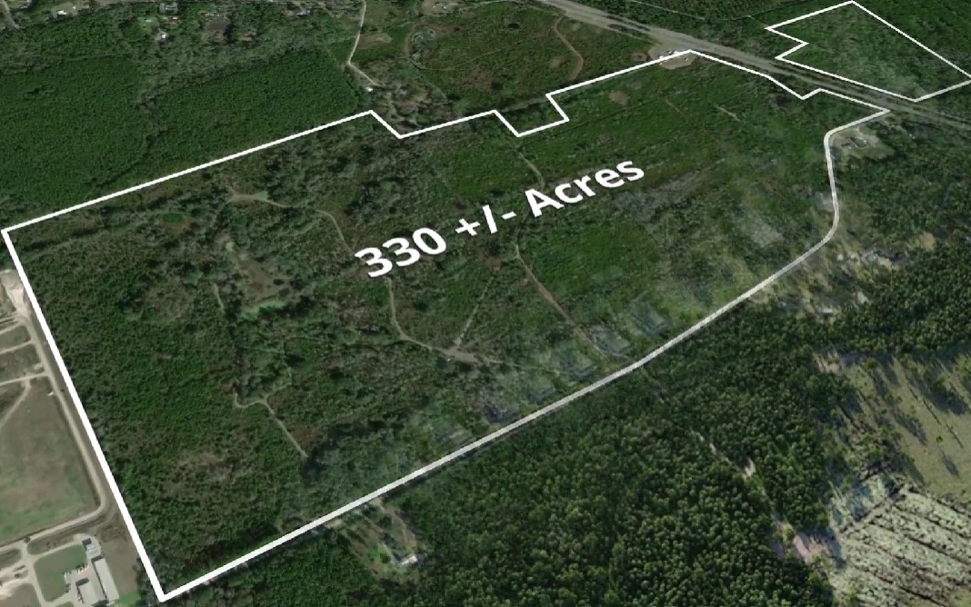 330+- acre tract on US41 near I-75. This parcel is perfect for development as an industrial warehouse complex with rail frontage or potentially high-density housing as well. This location provides quick access to I-75 and I-10 making it the perfect spot for a regional cross dock warehouse. Close proximity to Werner Enterprises and Target Distribution Center. Call today for more info.