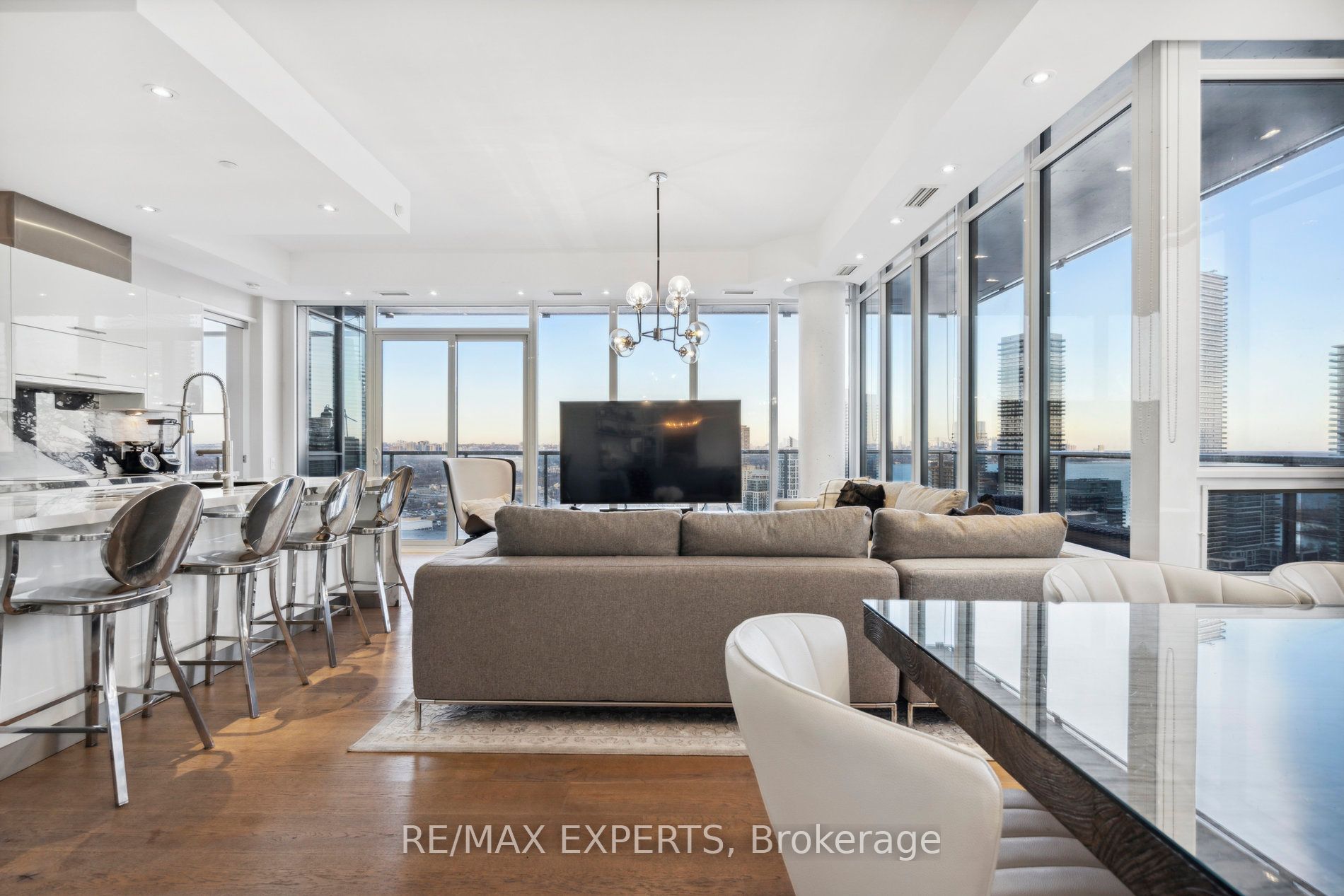 90 Park Lawn Rd PH-3007