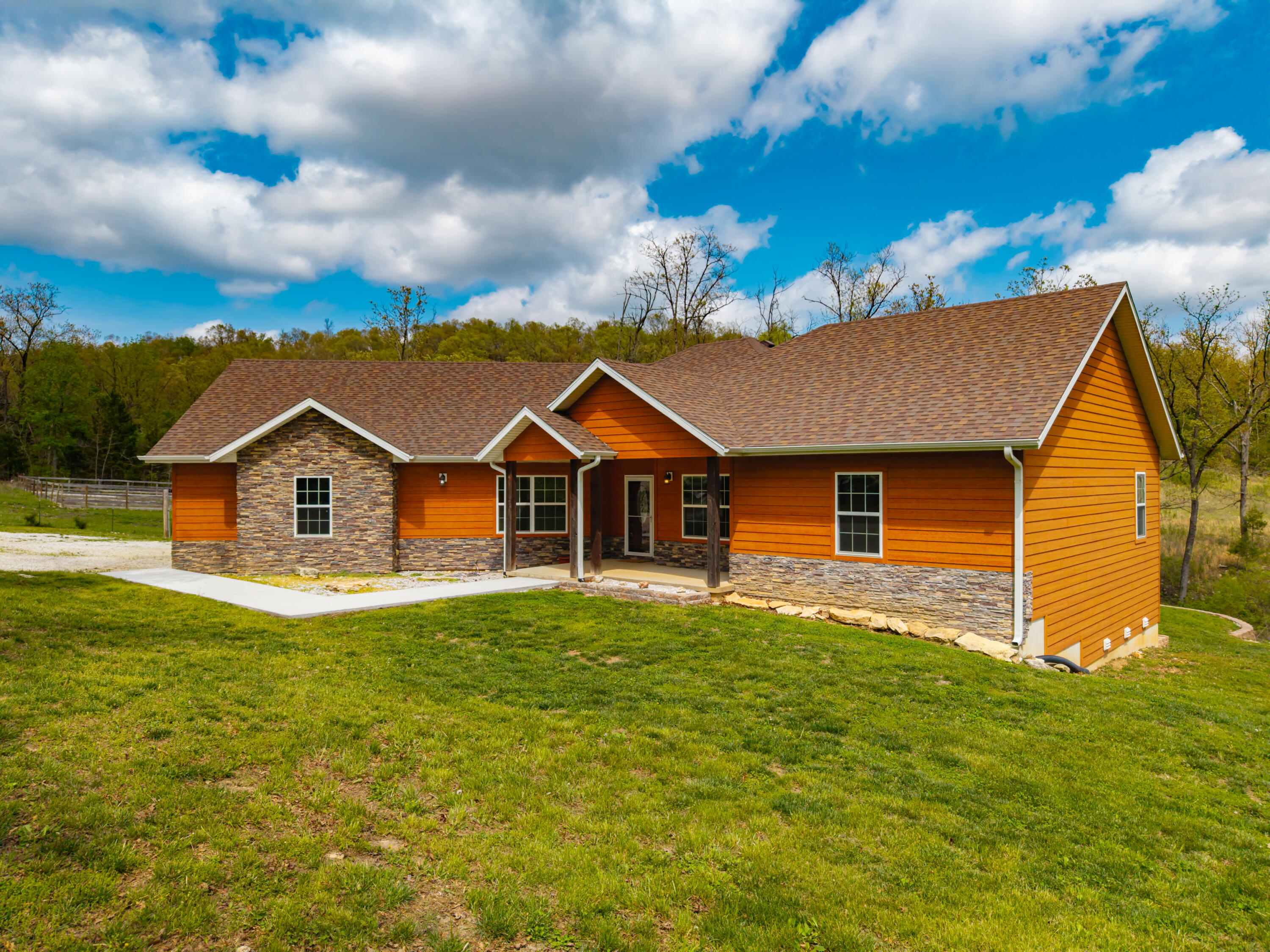 633 E Mountain Drive