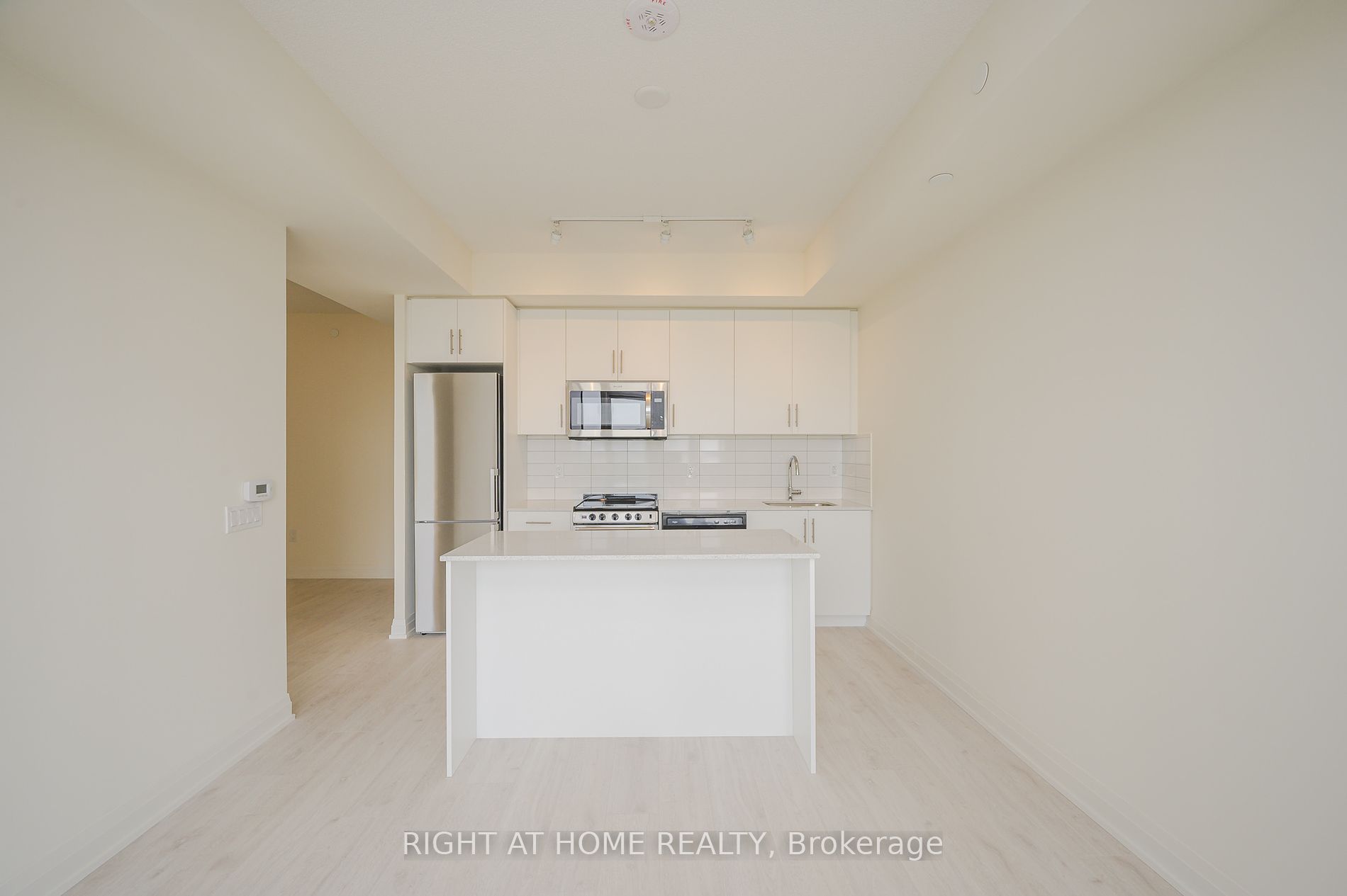 509 W Dundas St 605
