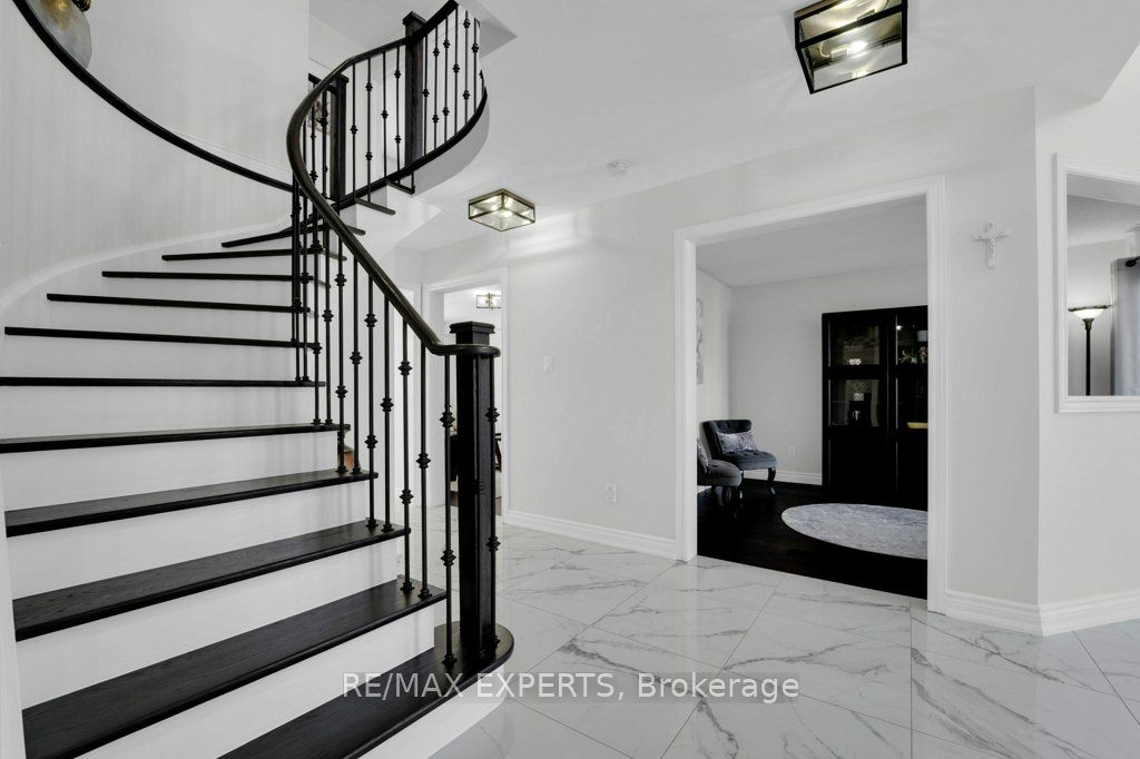 10 Esposito Dr