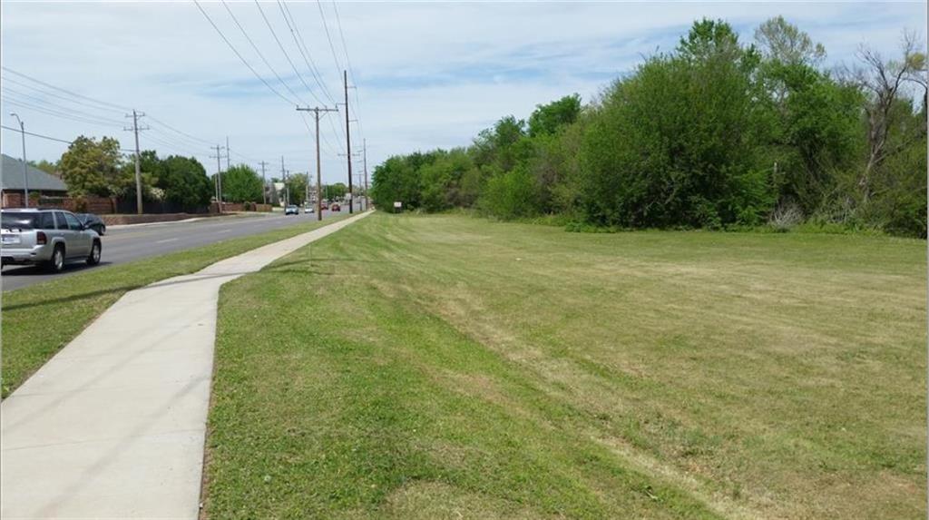 PRIME WEST NORMAN--PERFECT LOCATION FOR LUXURY CONDOS.  Appx. 3/4 acre buildable lot.&#160; RM-2 Low-Density Apartment zoning. Current zoning will allow up to 9 units with a maximum building height of 3 stories.   1/3 mile south of Robinson Street on NW 36th Ave. approx.. 2/3 mile north of Sooner Mall. Approximately&#160; 370' of frontage along NW 36th Avenue.&#160; Soil and engineering test already completed by owner.&#160; Owner/Agent.  Owner would consider participating in development of the land.