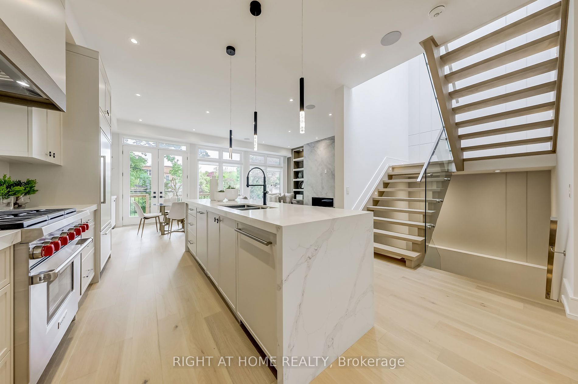 102 Parklea Dr