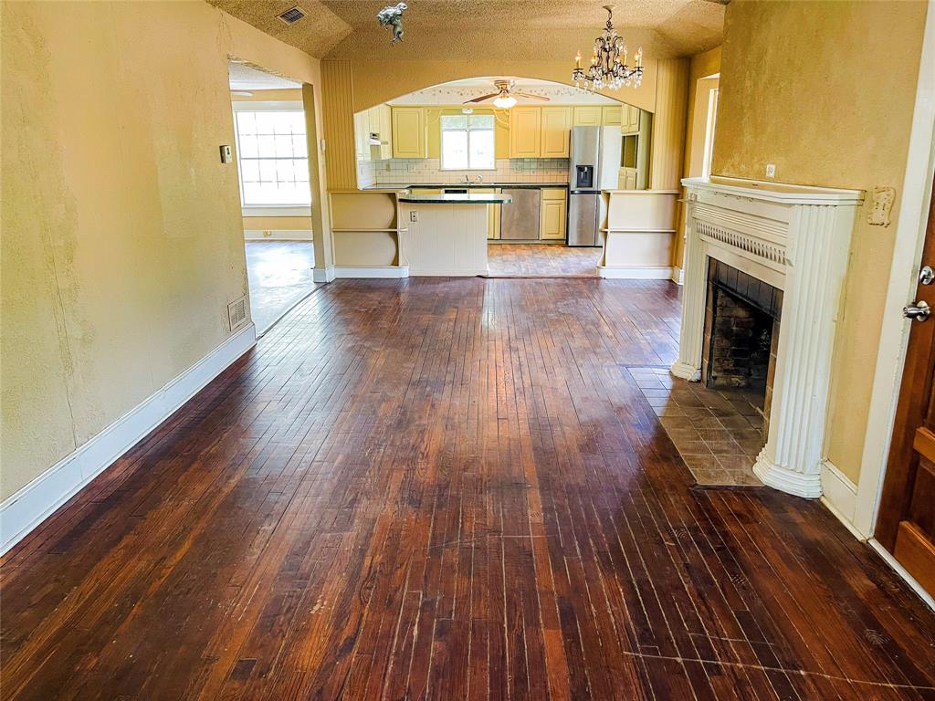 1401 Highway 180 W