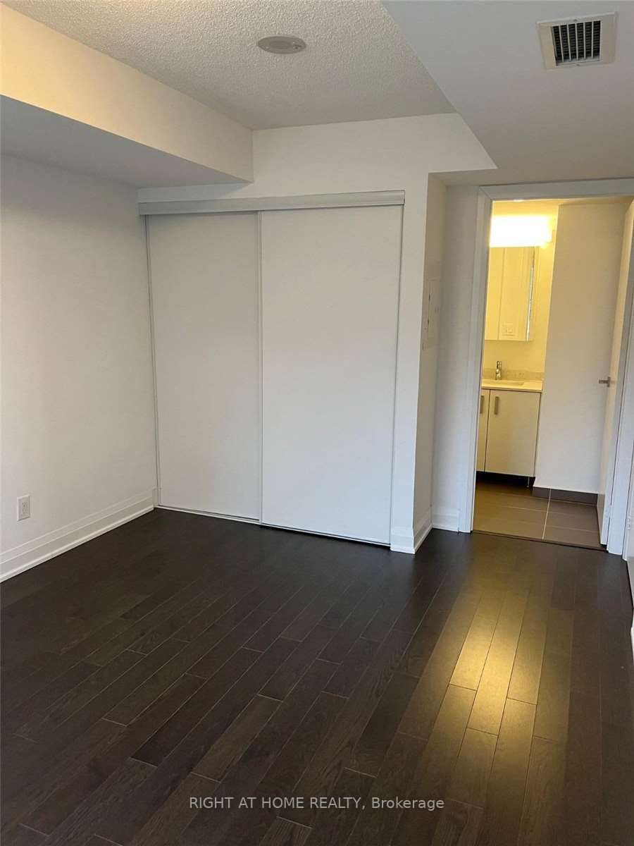 18 Uptown Dr 529