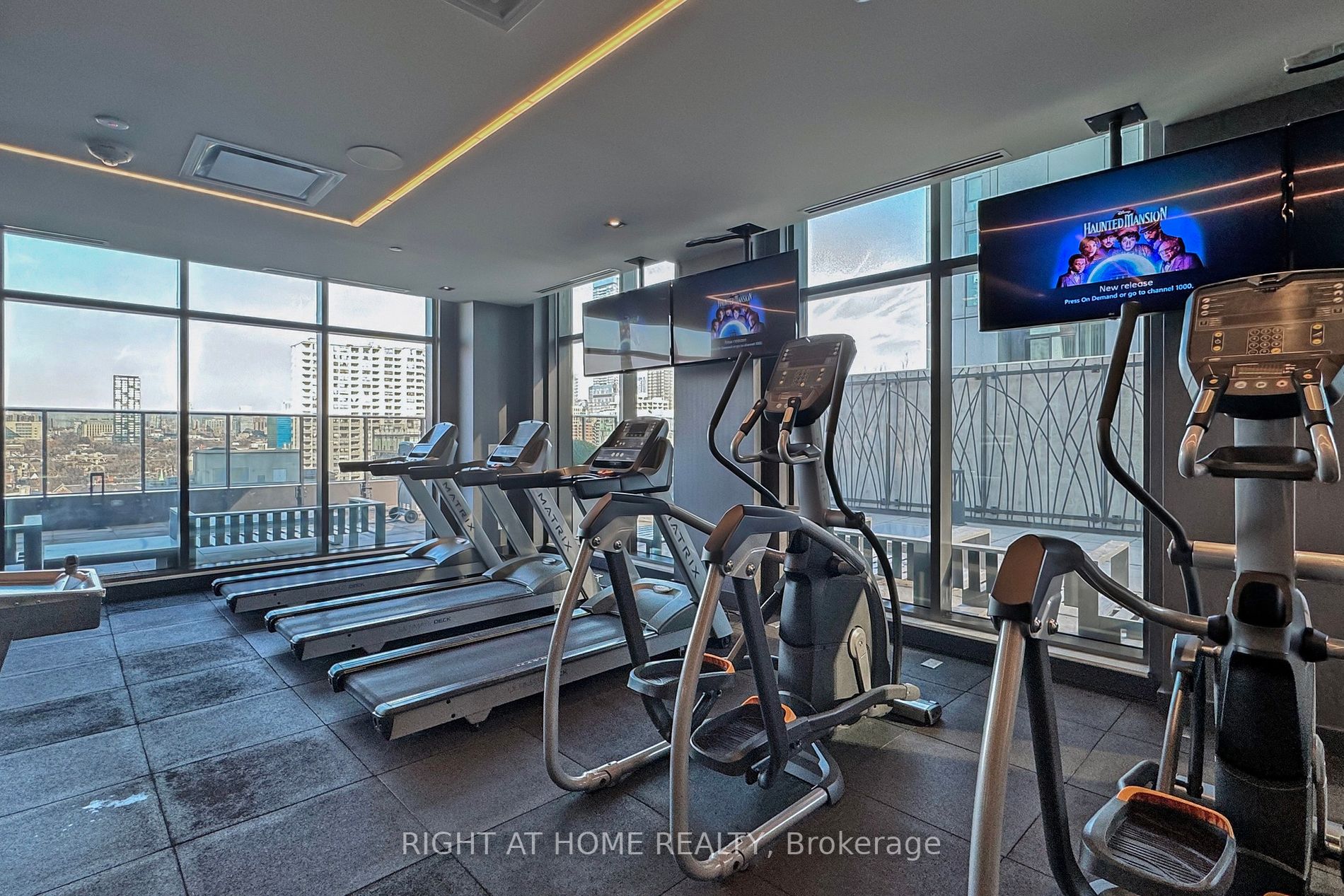330 W Richmond St 209