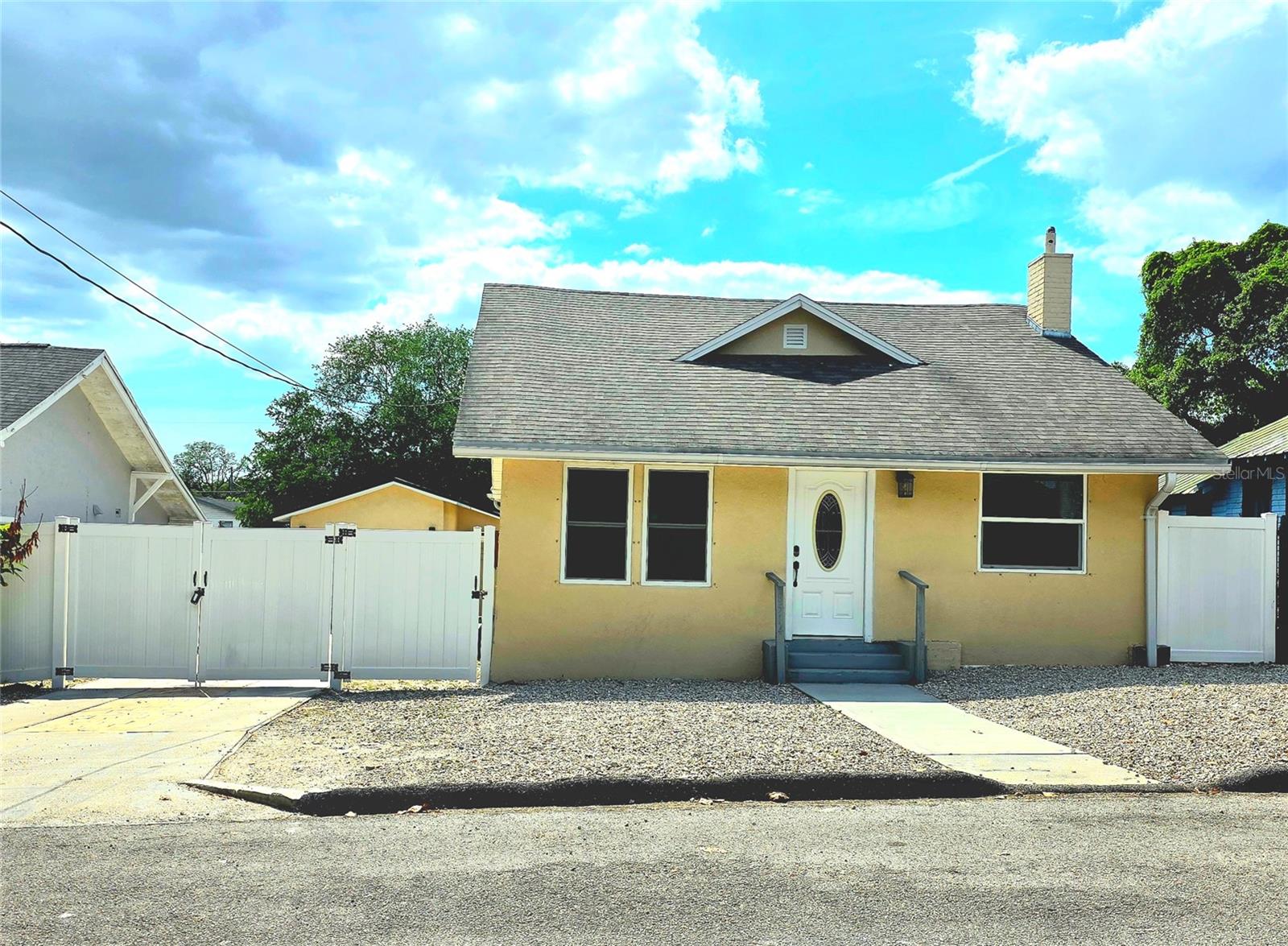 This meticulously renovated property features a new, detached, and fully finished garage, with all necessary permits duly closed. The garage is equipped with laminated flooring and a complete bathroom. The main residence offers four bedrooms and two bathrooms, complemented by an additional full bathroom in the garage. The kitchen boasts stainless steel appliances and updated cabinetry. The property's prime location provides convenient access to retail establishments, restaurants, schools, bus stops, parks, trails, Bush Gardens, Adventure Island, and other recreational attractions, all within walking distance.