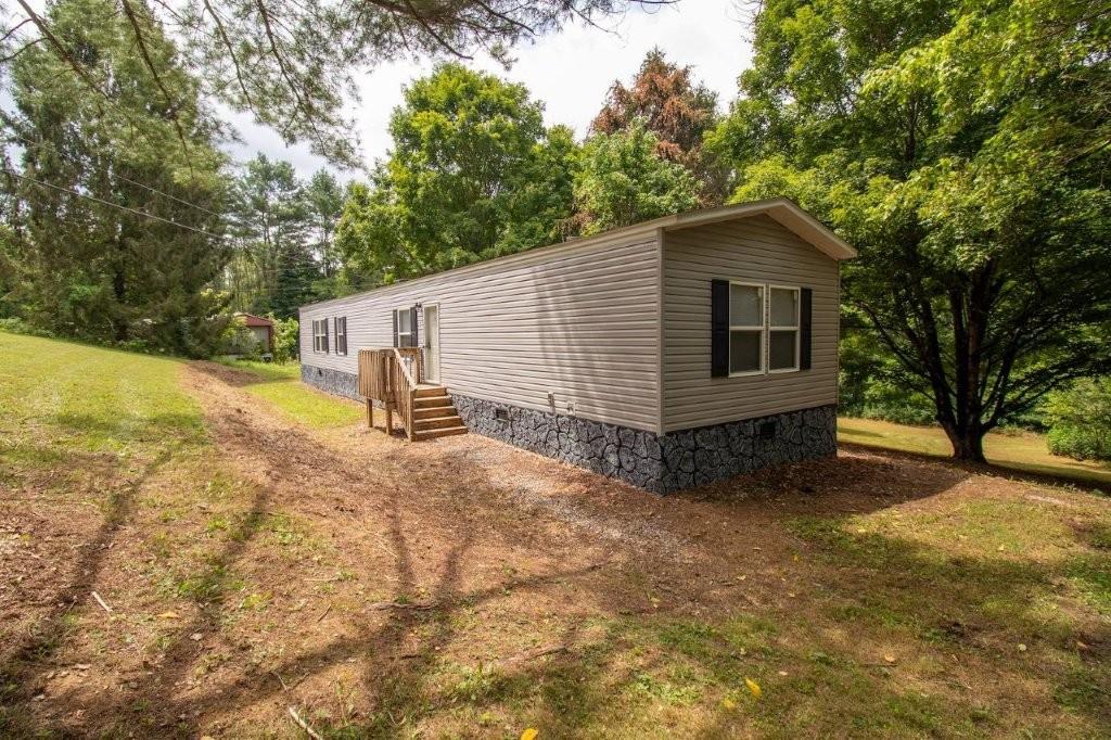 Nice singlewide home set on 1.3 acres in the Prices Fork area of Blacksburg VA. Features newer appliances, all vinyl flooring, woodburning fireplace and 2 spacious bedrooms. It also features 2 full baths and a heat pump.
