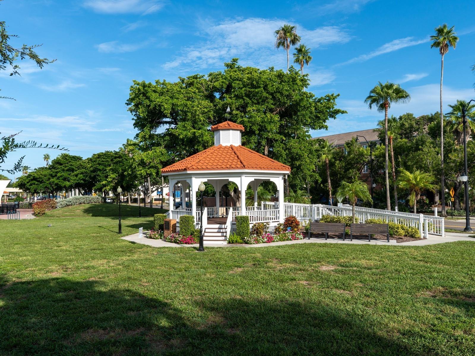 501 Tamiami Trail N 201