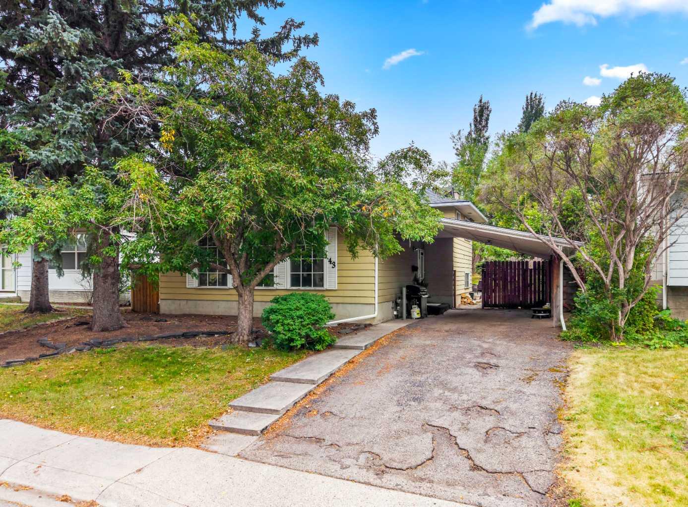 43 Lake Sylvan Close SE