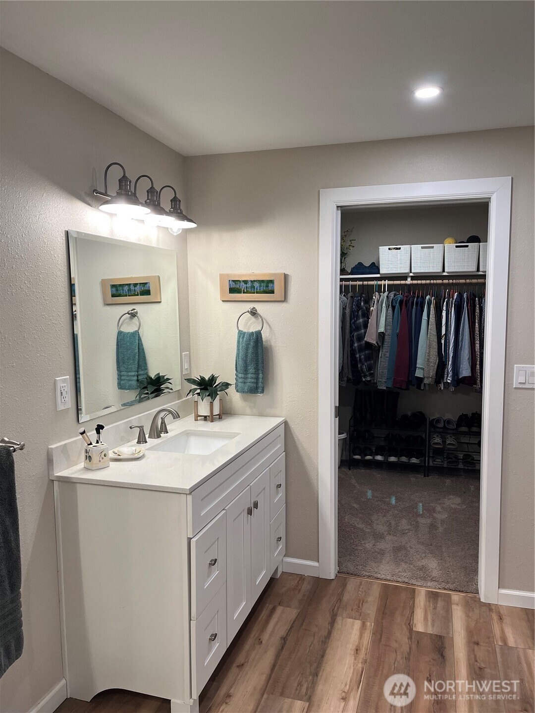 102 N Narwhal Loop NW