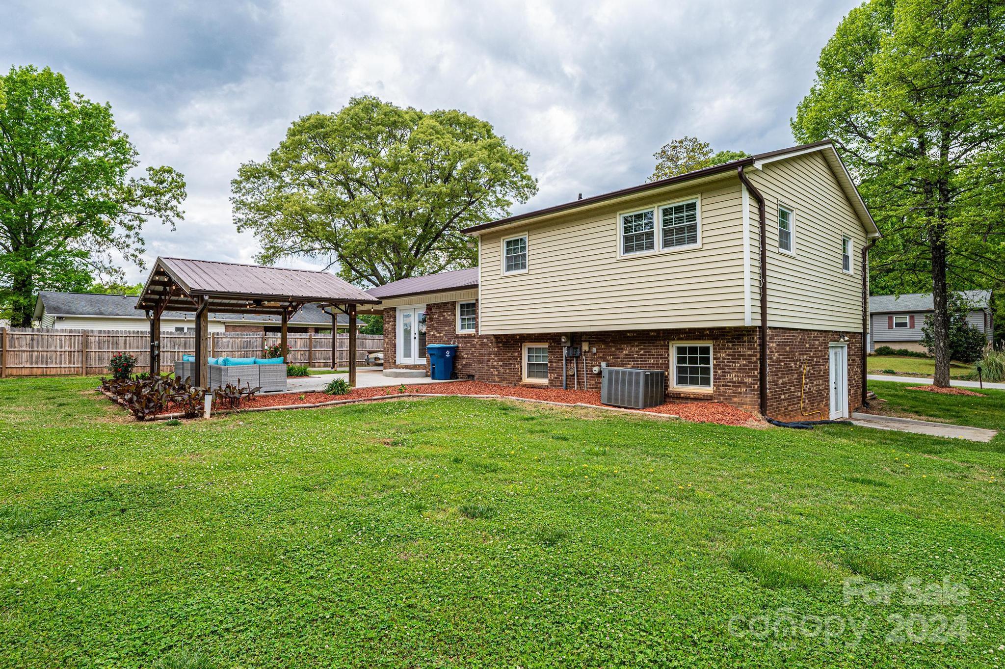 1661 Tanglewood Drive