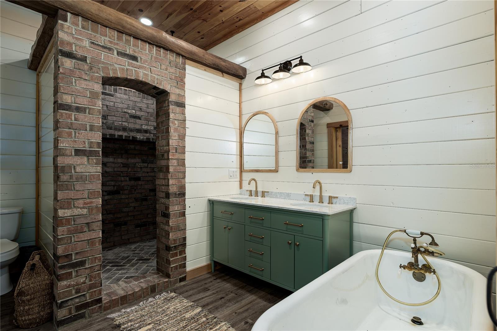 1126 & 1144 County Road 665