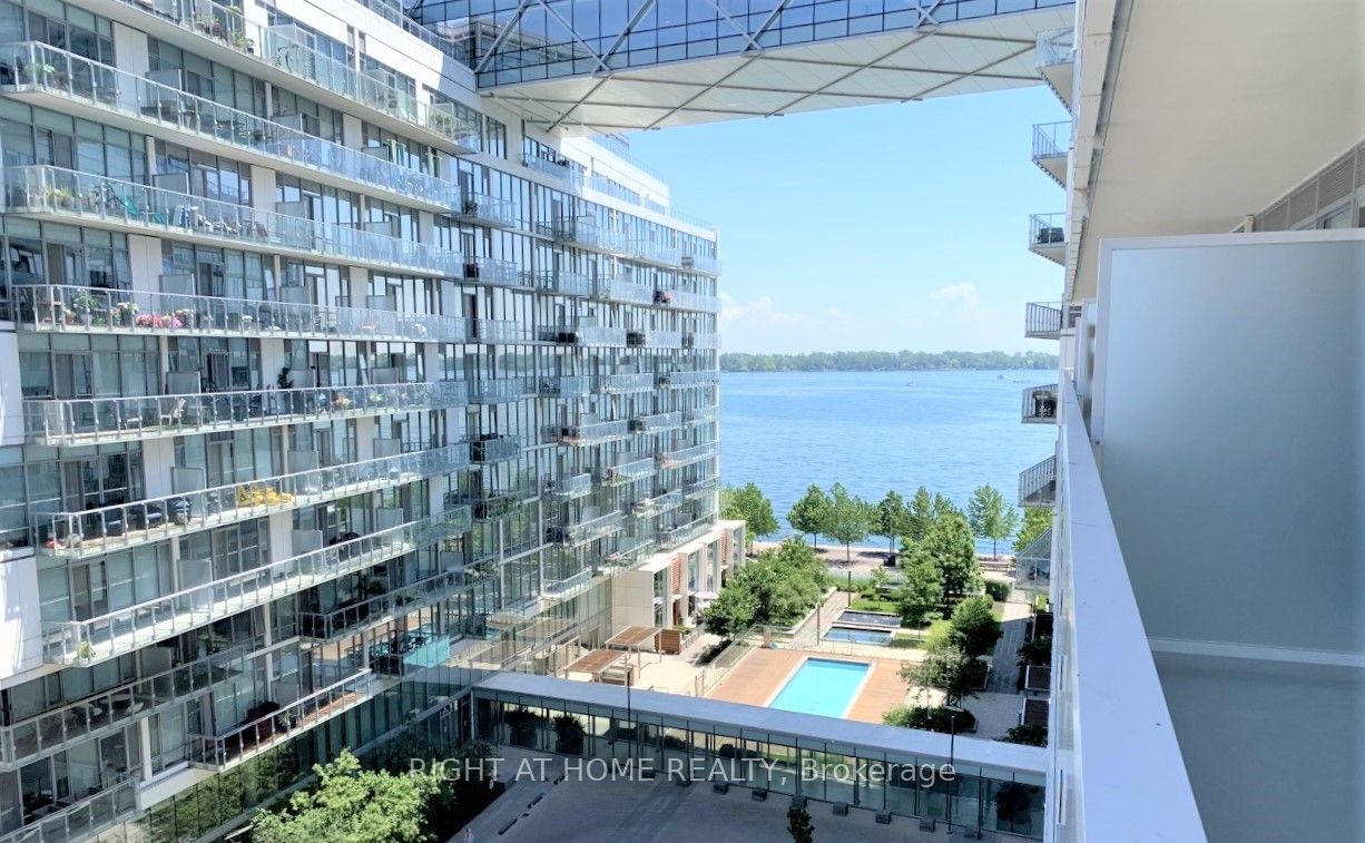 15 E Queens Quay 704