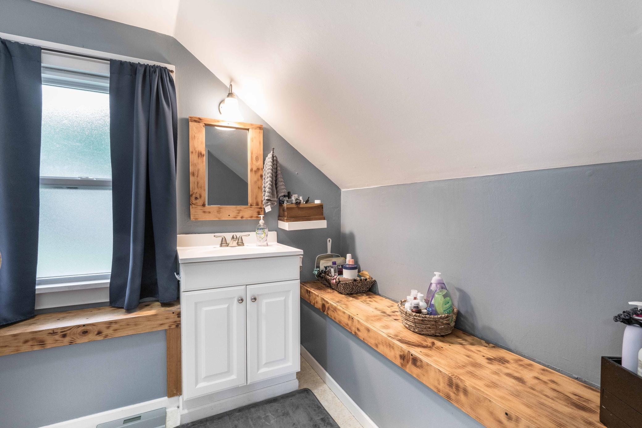 1121 N Cleveland Avenue