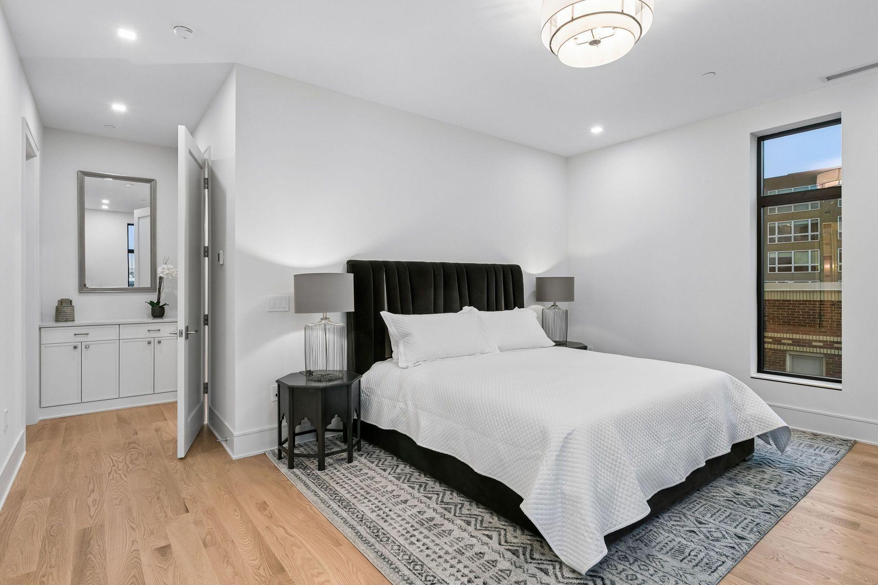 3041 Holmes Avenue S 302