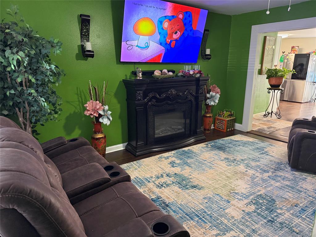 110 S Hickory Avenue