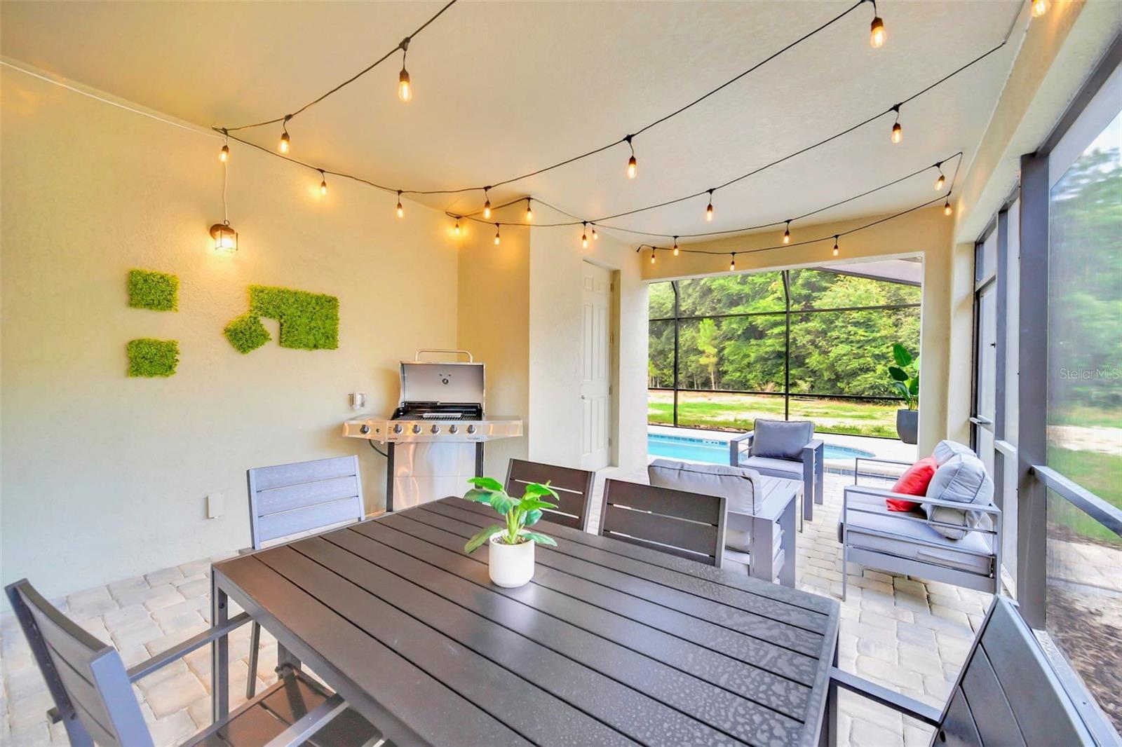 1959 Tropical Palms Circle