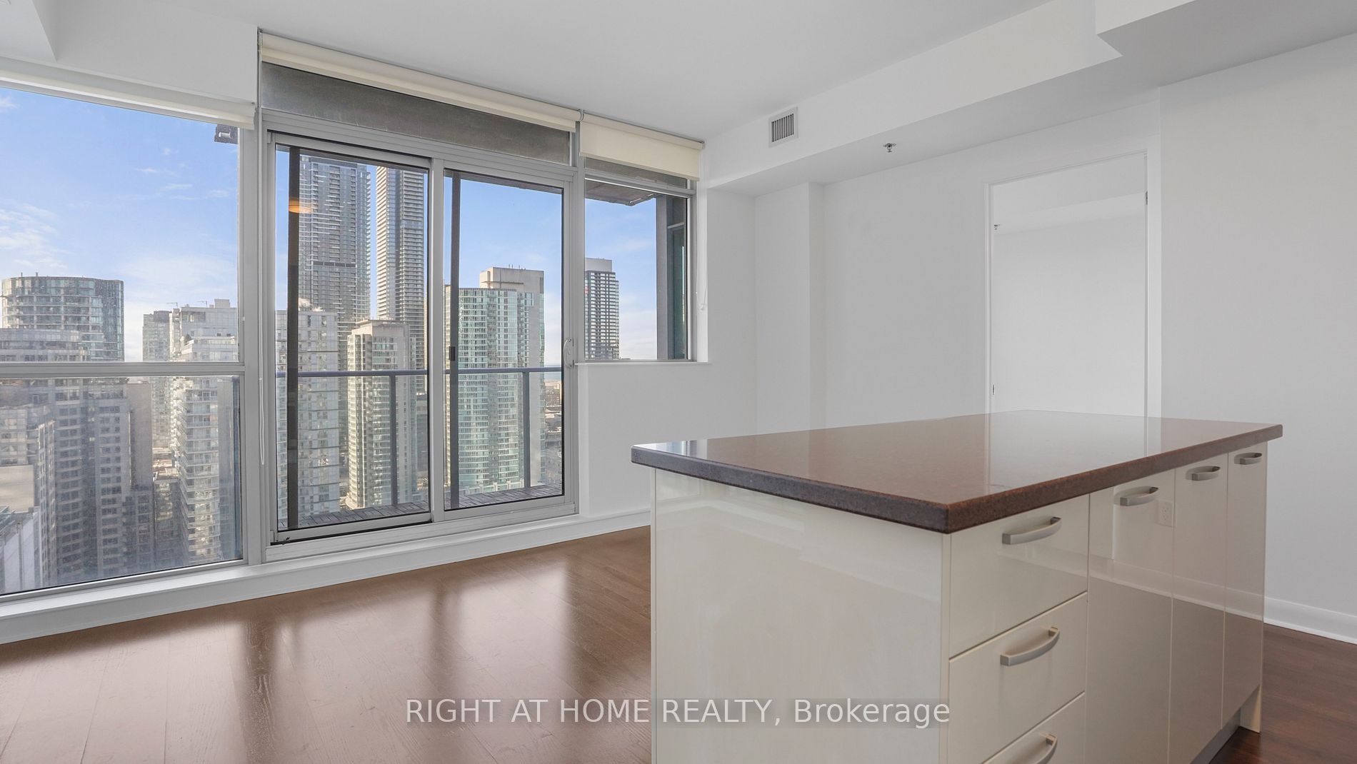 375 W King St 2103