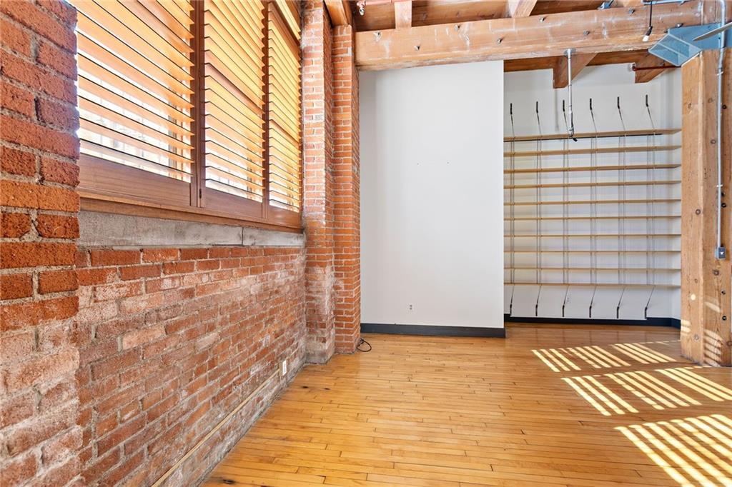 306 W 7th Street 101