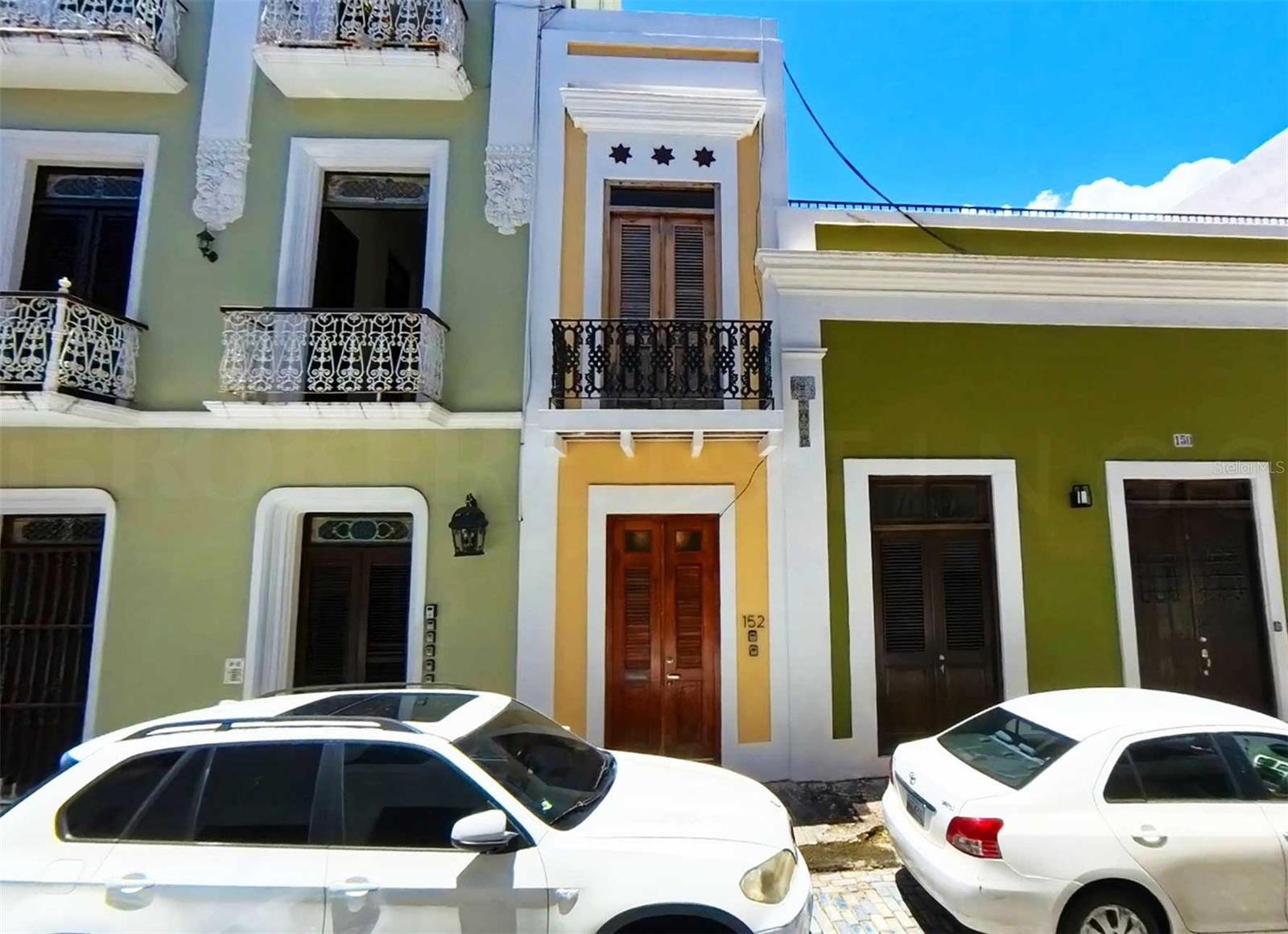 Do you imagine having a property in a neighborhood recognized for its architecture, beautiful beaches, and excellent food? This situation could be possible, and you can make it happen, but how? The answer is straightforward: invest in a single home for sale.

iBroker Listings has the perfect single house for sale: 152 Sol Street, San Juan PR 00901. It features two bedrooms, two bathrooms, and 2,000 Ft². We know this property is fantastic! Don’t miss this opportunity to increase your earnings.