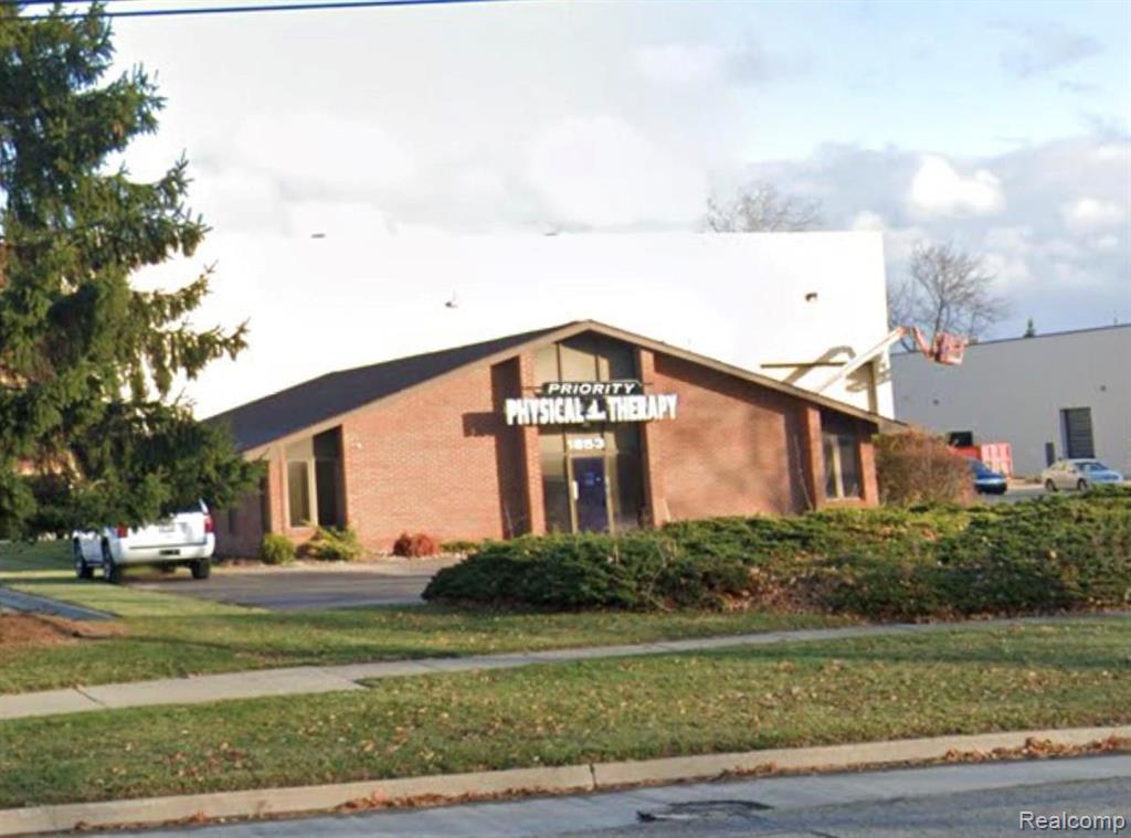 4,000 Sqft of Office /Medical space.  Updated in 2020 with 6 large rooms, reception desk, waiting room, 3 bathrooms, breakroom, laundry area, storage areas, 2 door delivery garage and more.  Hard to find a stand alone building with private parking is this area.  For lease as well.