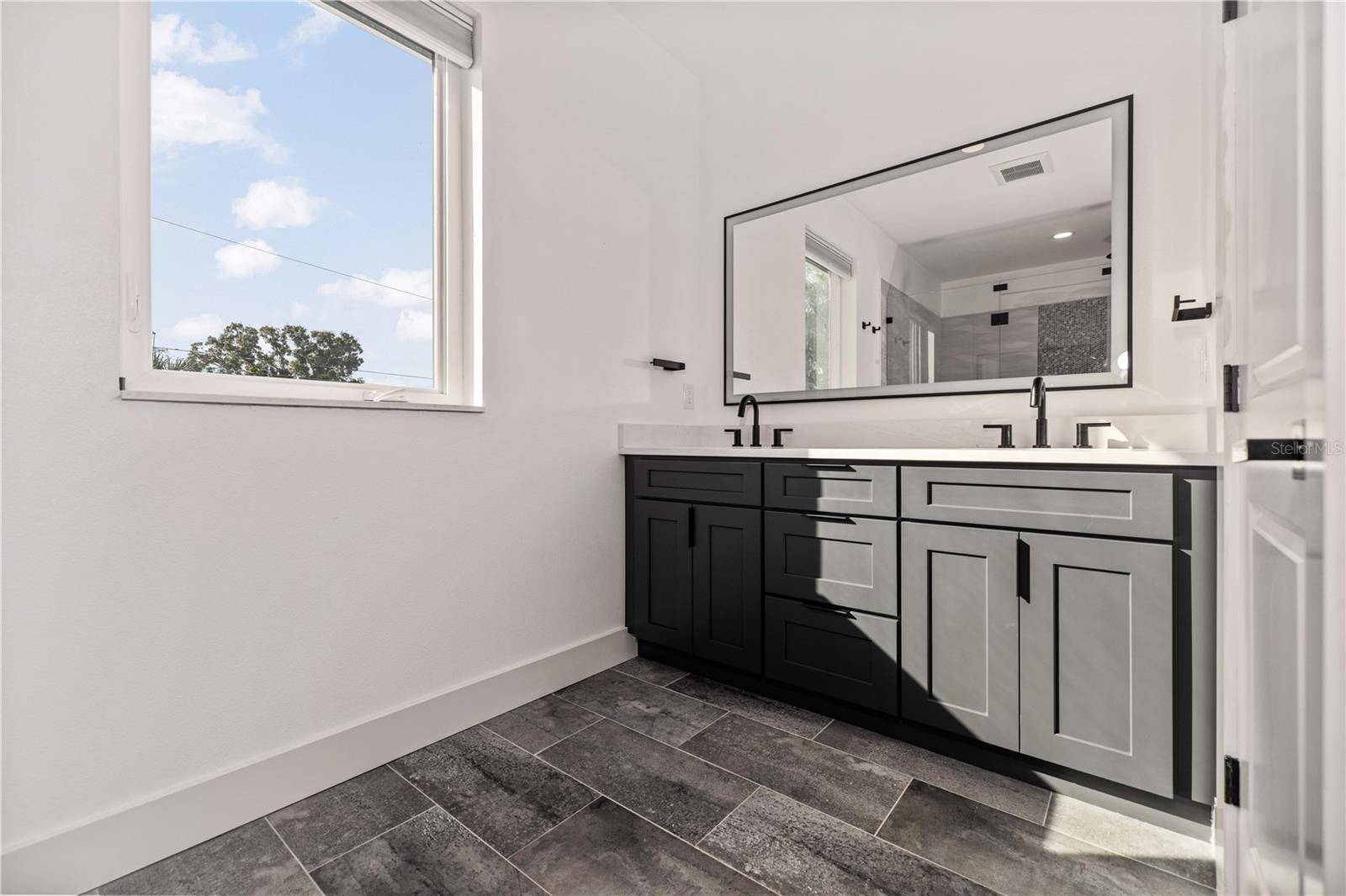 2727 W Chestnut Street