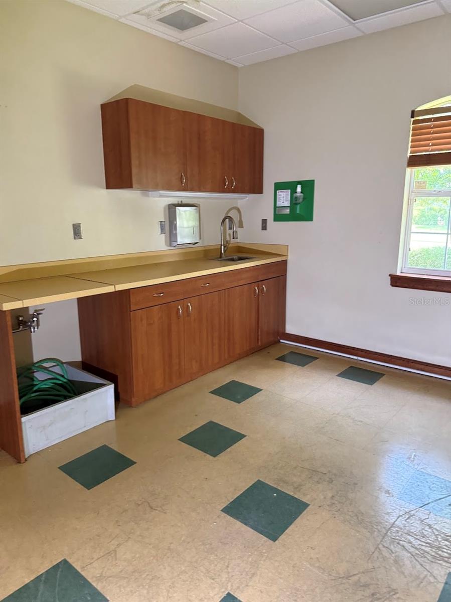 1400 S Us Hwy 441, Building 910 912