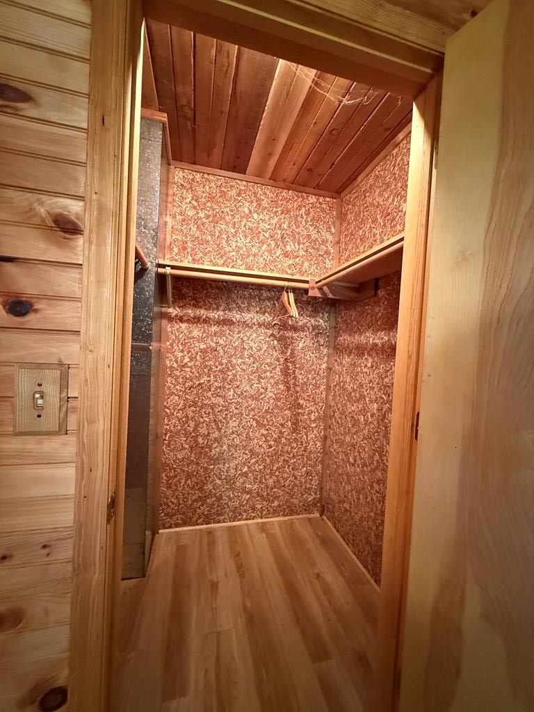 102 Overland Trail