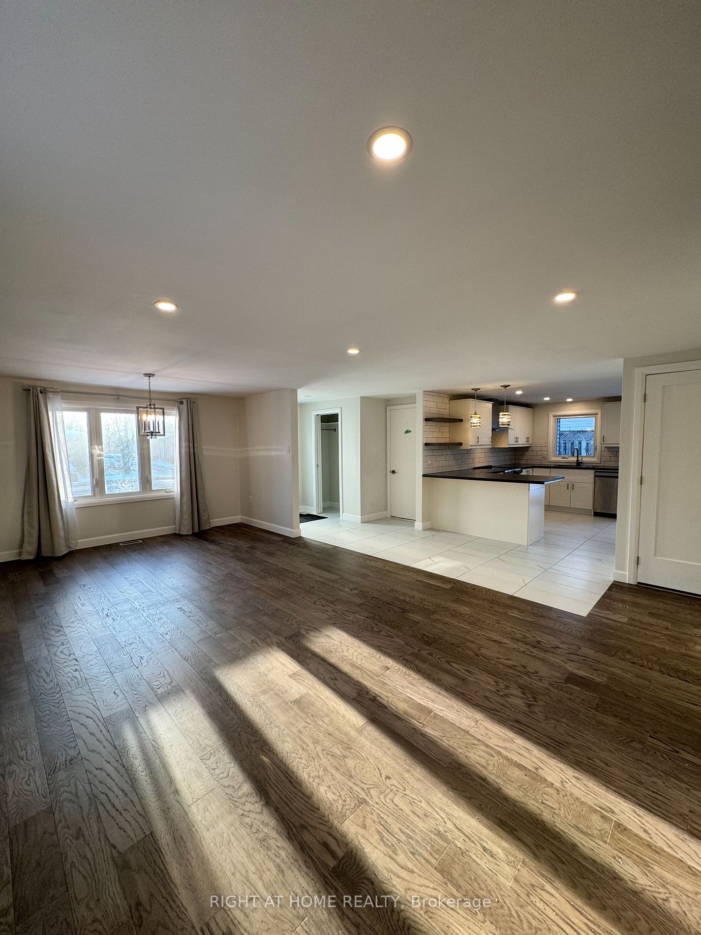 133 Lillian Cres Main
